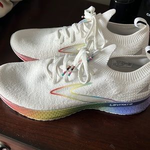 New Women’s Brooks Levitate StealthFit 5 Size 9.5